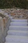 Granitstiege-und-Steinmauer-
